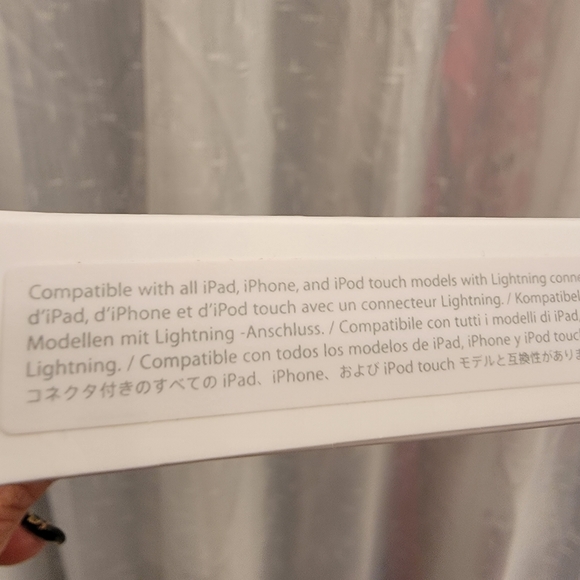 Apple Lightening to VGA Adapter New in Box - Picture 3 of 8